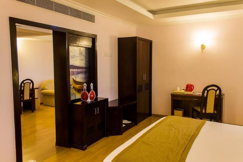 The Quilon Beach Hotel And Convention Center Kollam Ngoại thất bức ảnh