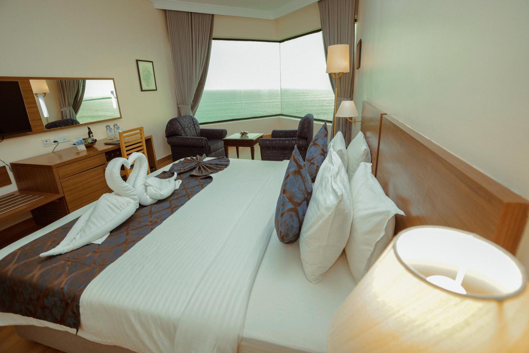 The Quilon Beach Hotel And Convention Center Kollam Ngoại thất bức ảnh