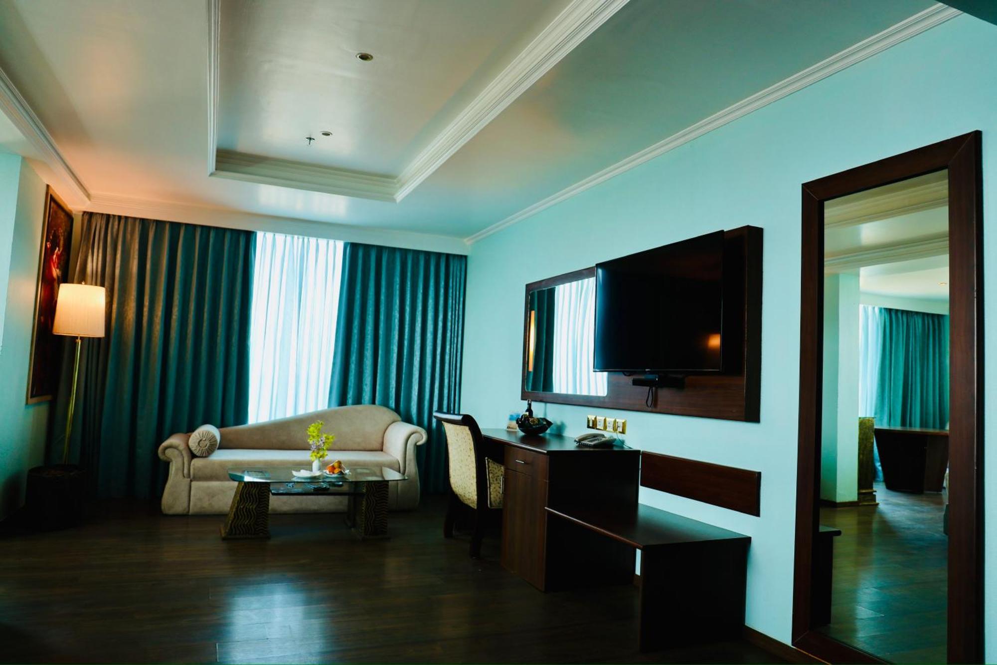 The Quilon Beach Hotel And Convention Center Kollam Ngoại thất bức ảnh